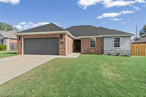 369 Remson Ln, Springdale, AR 72762