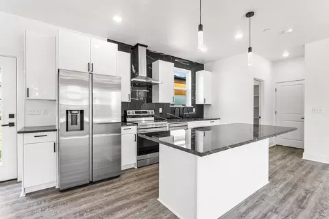Kitchen - 2609 W Berkeley Ave, Rogers, AR 72758 photo 6 of 9