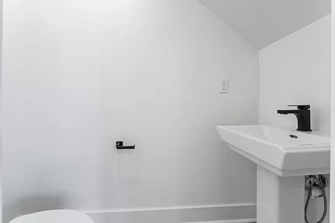 Bath - 2609 W Berkeley Ave, Rogers, AR 72758 photo 3 of 6