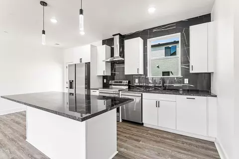 Kitchen - 2609 W Berkeley Ave, Rogers, AR 72758 photo 7 of 9