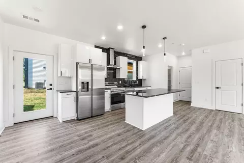 Kitchen - 2609 W Berkeley Ave, Rogers, AR 72758 photo 5 of 9