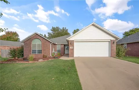 1808 SW Pine Ave, Bentonville, AR 72713