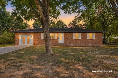 1050 Asboth St, Pea Ridge, AR 72751