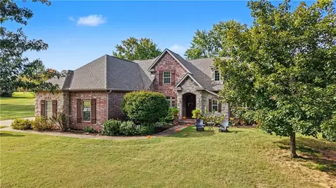 1446 Lafite Ln, Fayetteville, AR 72703