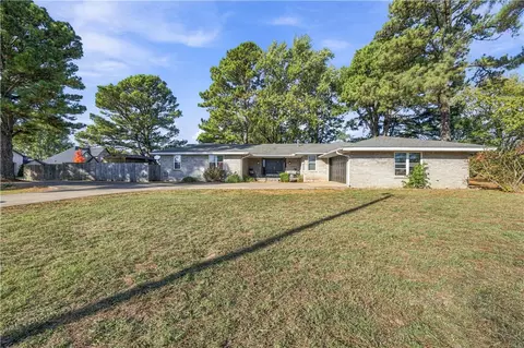 397 N 54th Ave, Fayetteville, AR 72704