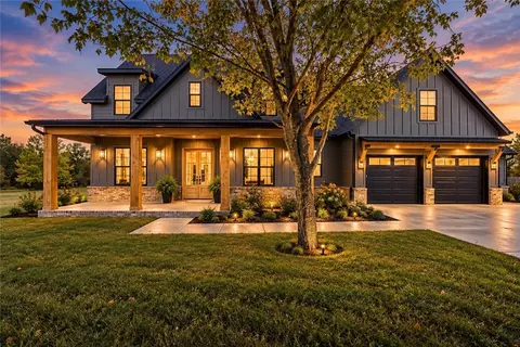 12 Mcdole Ln, Bella Vista, AR 72715