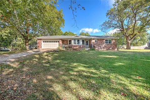 5900 W Michael Cole Dr, Fayetteville, AR 72704