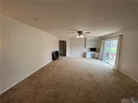 Living - 206 Roberta Dr, Harrison, AR 72601 photo 4 of 4