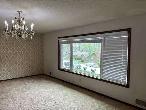 Living - 206 Roberta Dr, Harrison, AR 72601 photo 1 of 4