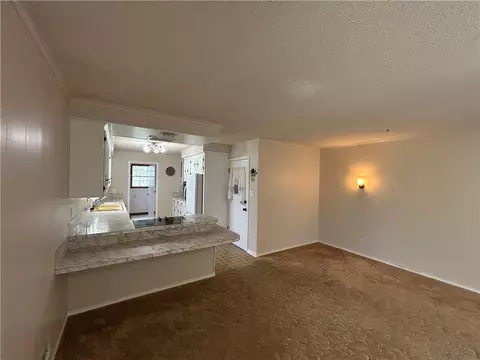 Living - 206 Roberta Dr, Harrison, AR 72601 photo 3 of 4