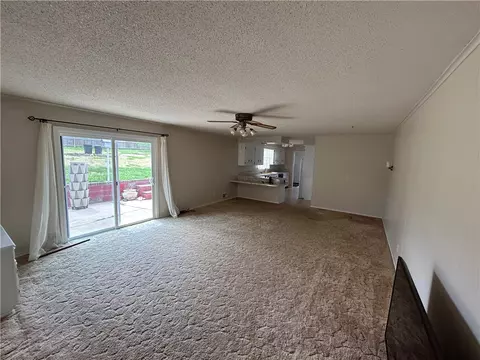 Living - 206 Roberta Dr, Harrison, AR 72601 photo 2 of 4