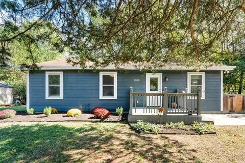2018 S Custer Ln, Fayetteville, AR 72701
