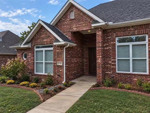 3750 W River Bend Dr, Fayetteville, AR 72704