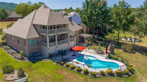 3784 E Spyglass Hill Dr, Fayetteville, AR 72701