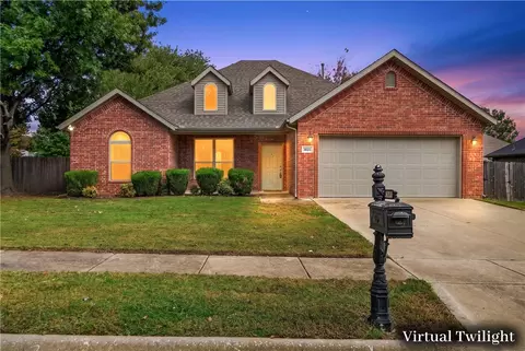 2622 N Brush Creek Dr, Fayetteville, AR 72704