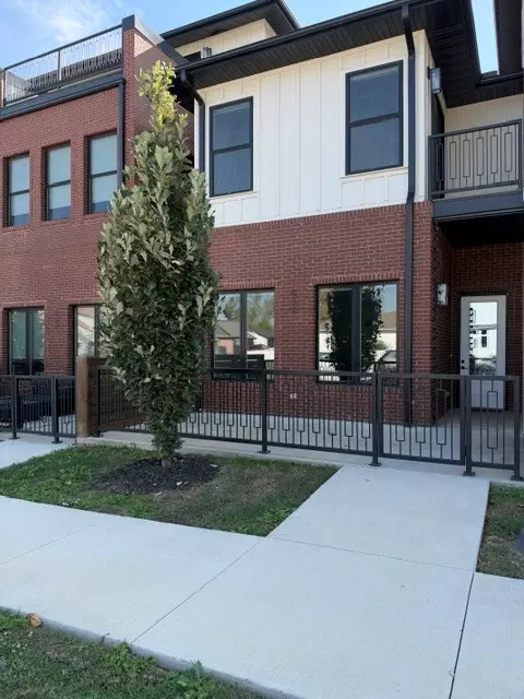 537 SW 5th St, Bentonville, AR 72712
