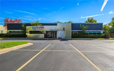 1110 SEvergreen St, Bentonville, AR 72712