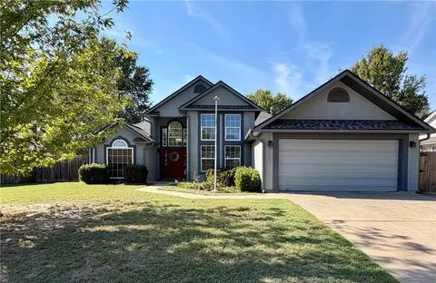 3029 N Quartz Dr, Fayetteville, AR 72704
