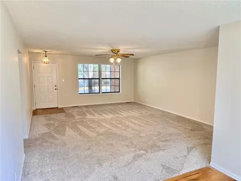 Living - 104 Glenview St, Harrison, AR 72601 photo 2 of 3
