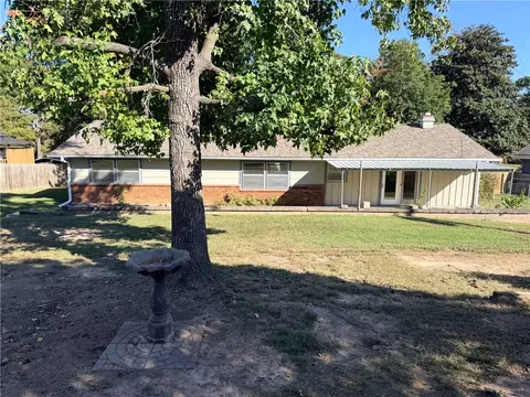Exterior - 104 Glenview St, Harrison, AR 72601 photo 5 of 9