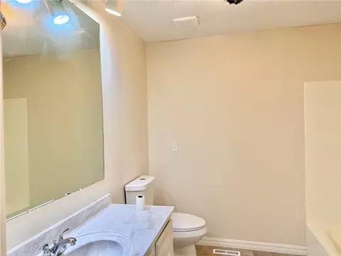 Bath - 104 Glenview St, Harrison, AR 72601 photo 3 of 4