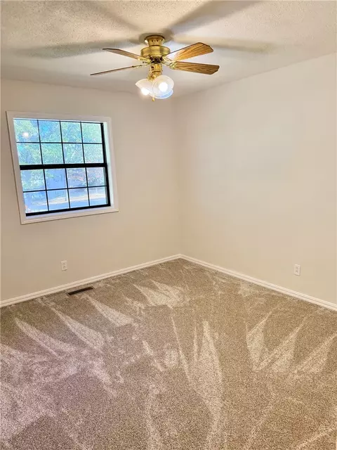 Bedroom - 104 Glenview St, Harrison, AR 72601 photo 4 of 7