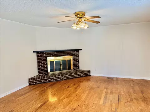 Living - 104 Glenview St, Harrison, AR 72601 photo 3 of 3