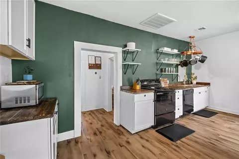 Kitchen - 305 SW 4th Ave, Gravette, AR 72736 photo 2 of 2