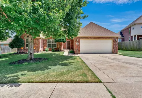 528 N Brices Cross Dr, Fayetteville, AR 72704