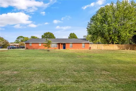 624 SW Garland Pl, Lowell, AR 72745