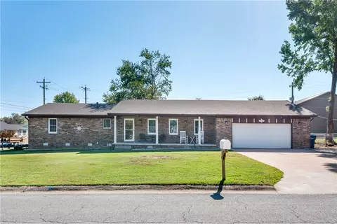 1310 W Twin Springs St, Siloam Springs, AR 72761