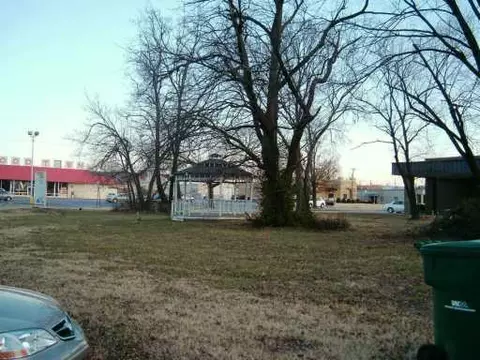 314 N 2nd St, Rogers, AR 72756 photo 4