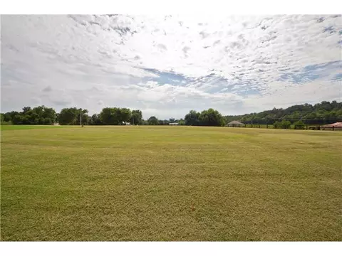 12231 Churchill Downs Dr, Springdale, AR 72762 photo 2