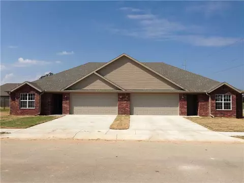 210 212 Foxglove St, Centerton, AR 72719 photo 1