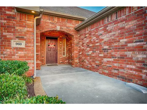 960 Walker St, Centerton, AR 72719 photo 2