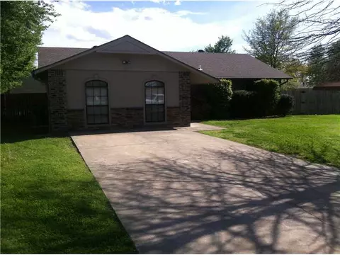 105 Wright Ave, Springdale, AR 72764 photo 3