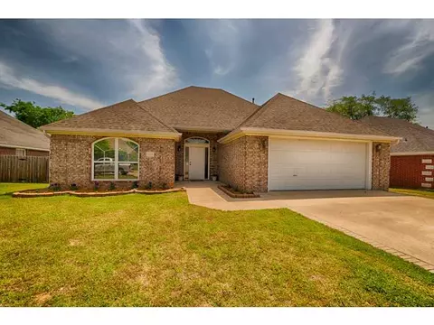 720 Walker St, Centerton, AR 72719 photo 1