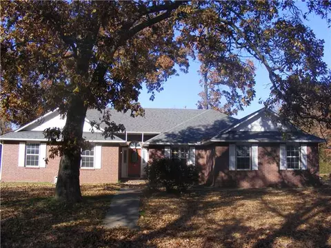 807 Comanche Dr, Gentry, AR 72734 photo 2