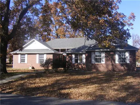 807 Comanche Dr, Gentry, AR 72734 photo 1