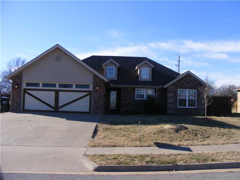 609 Eagle Dr, Gravette, AR 72736 photo 1