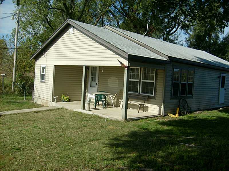 11945 N 33rd Rd, Walnut Grove, MO 65770 photo 1