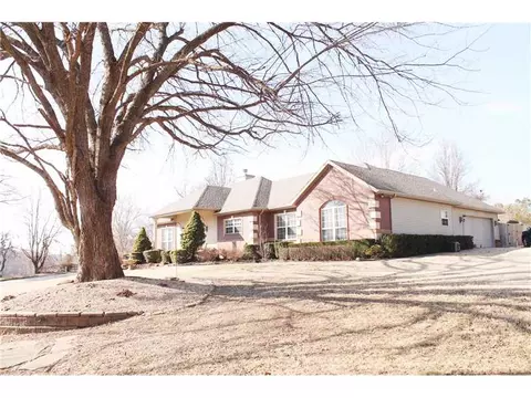18112 Broadview Dr, Springdale, AR 72764 photo 1