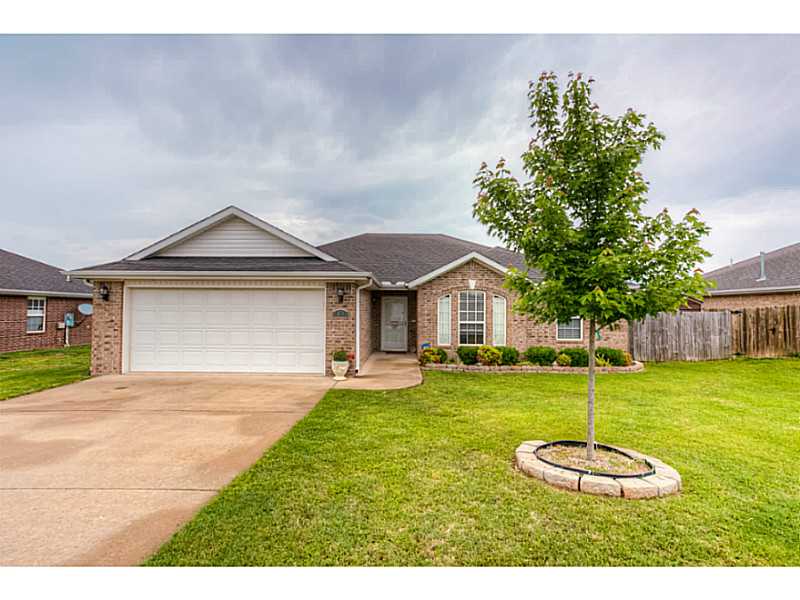 470 Steepro Dr, Centerton, AR 72719 photo 1