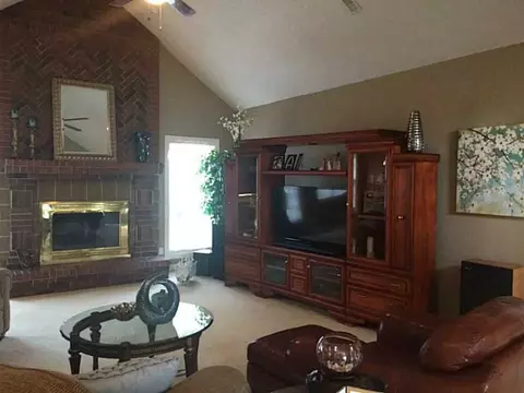 116 Center Dr, Lowell, AR 72745 photo 4