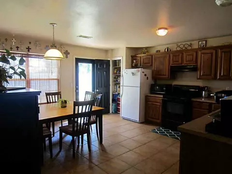 460 Kate Dr, Centerton, AR 72719 photo 2