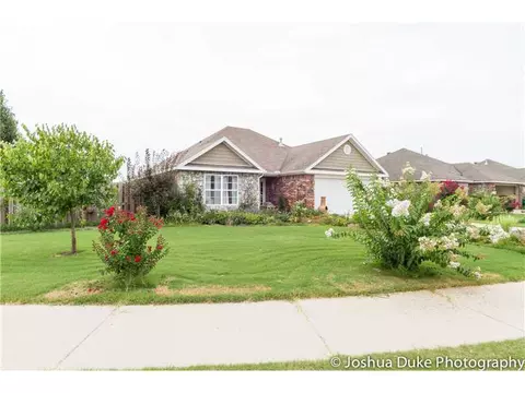 2211 Linden Cir, Springdale, AR 72764 photo 2