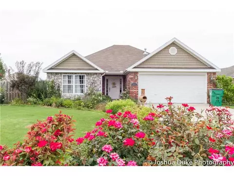 2211 Linden Cir, Springdale, AR 72764 photo 1