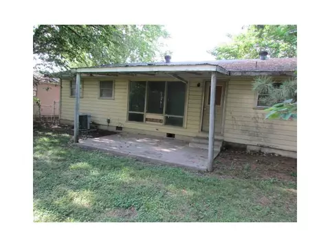 209 E Sunset Ave, Springdale, AR 72764 photo 2