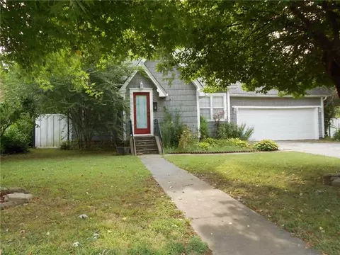 521 Spring St, Springdale, AR 72764 photo 1