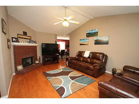 801 Tyler St, Centerton, AR 72719 photo 2